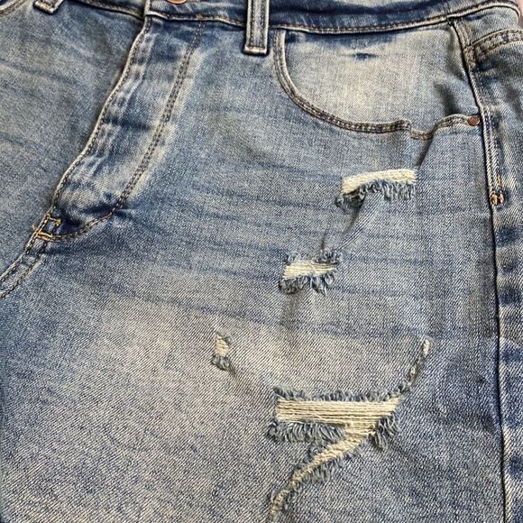 NWT Treasure & Bond Foster Boyfriend High Rise Distressed
Cutoff Shorts - Picture 6 of 8